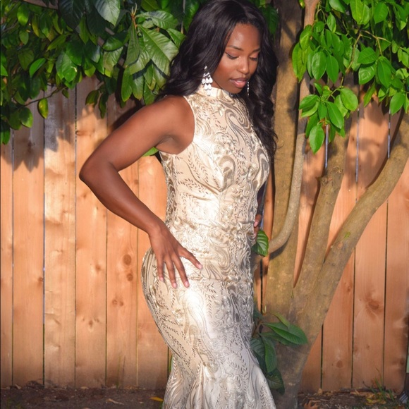 Traditional clothing but will take any project - Picture 7 of 8